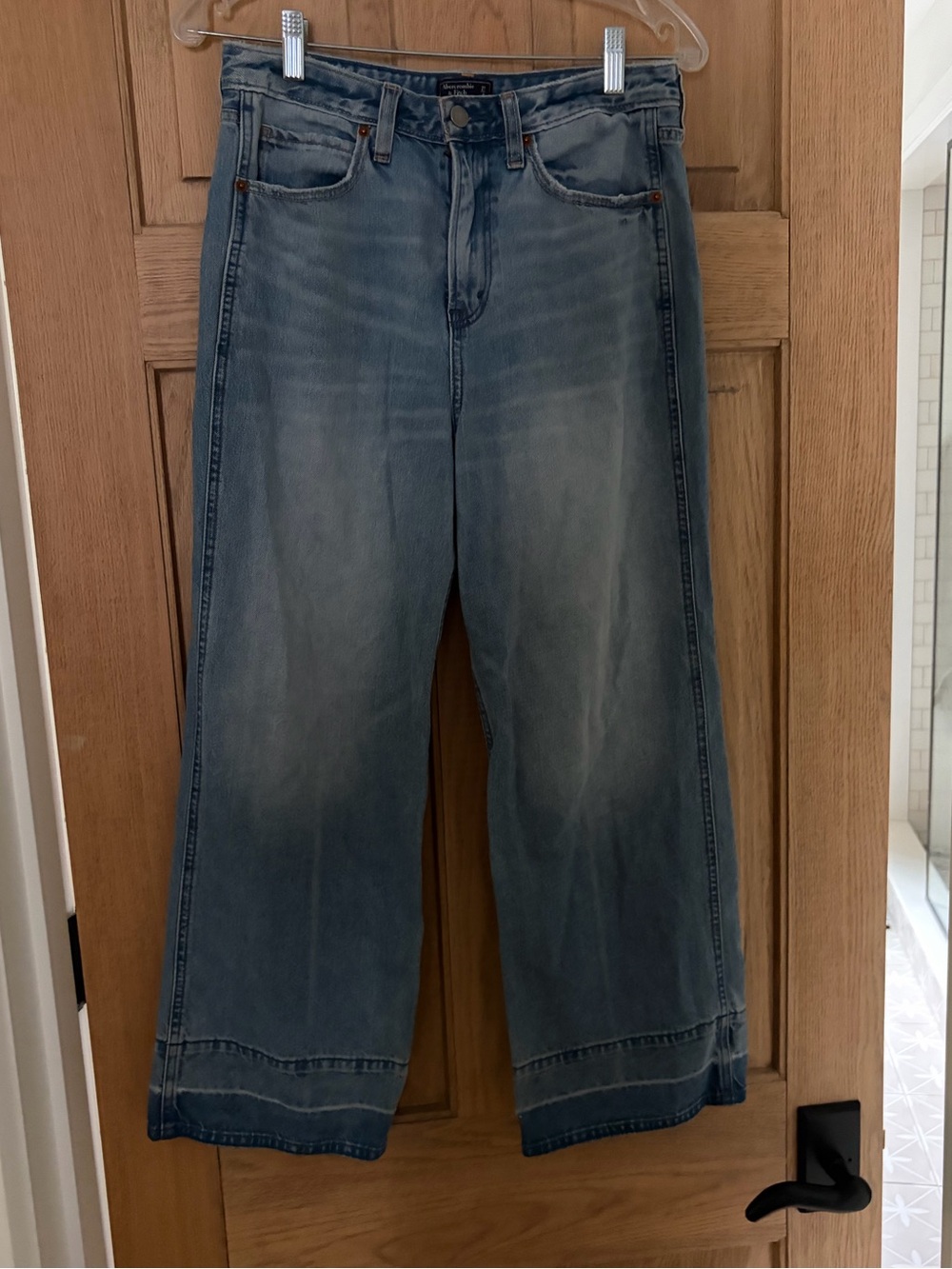 Abercrombie Classic Blue women’s Jeans - size 27